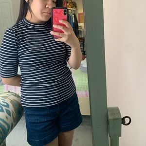 UNIQLO black and white stripe shirt